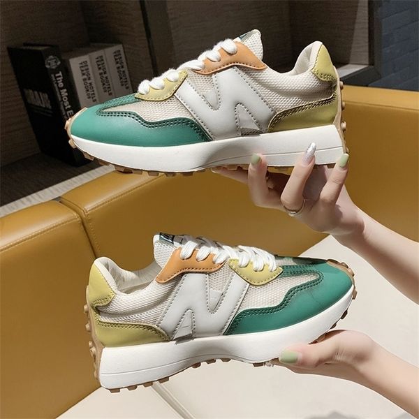 sepatu polka gumpp pinggang kecil wafel sepatu ayah sneakers wanita sepatu olahraga kasual lari fitness jaring sejuk baru 220614, Black
sepatu polka gumpp pinggang kecil wafel sepatu ayah sneakers wanita sepatu olahraga kasual lari fitness jaring sejuk baru 220614, Black