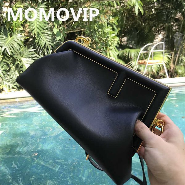 designer first handbags and winter new hand chain clip lock cloud dumpling single shoulder diagonal span portable womens
designer first handbags and winter new hand chain clip lock cloud dumpling single shoulder diagonal span portable womens