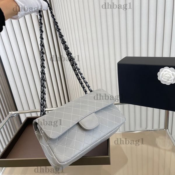 classical vintage designer women flap bag orignal hardware cowboy genuine leather handbag diamond lattice shoulder crossbody atmophere styli
classical vintage designer women flap bag orignal hardware cowboy genuine leather handbag diamond lattice shoulder crossbody atmophere styli
