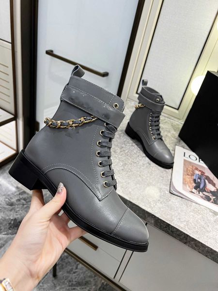 ankle boots detachable classic double-chain belt the all-new fall / 2022 are paired with a, Black
ankle boots detachable classic double-chain belt the all-new fall / 2022 are paired with a, Black