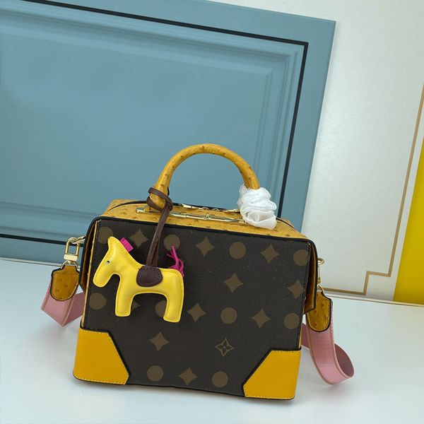 ostrich pattern box cosmetic bags women designer handbags fashion old flower letters totes pony zipper closure cases bag removable woven sho
ostrich pattern box cosmetic bags women designer handbags fashion old flower letters totes pony zipper closure cases bag removable woven sho