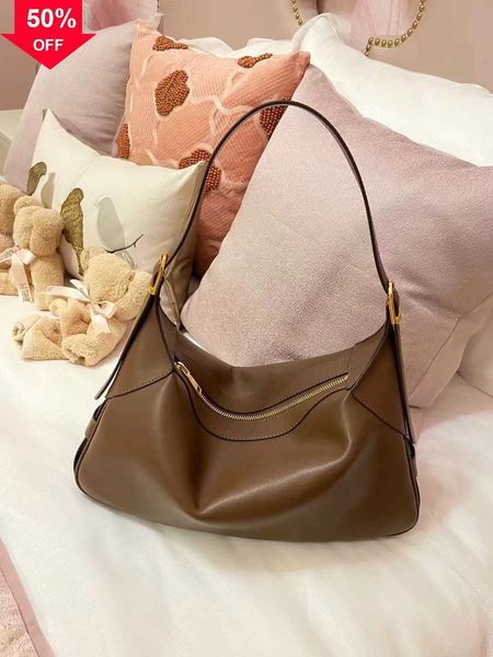 designer bags triumphal arch 2022 autumn and winter new cowhide dumpling large capacity underarm soft leather shoulder women factory direct
designer bags triumphal arch 2022 autumn and winter new cowhide dumpling large capacity underarm soft leather shoulder women factory direct