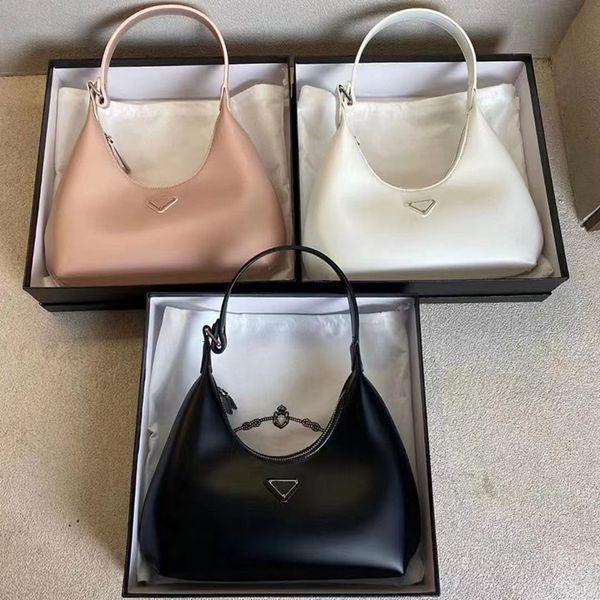 designer shoulder bag plain crescent handbag half moon bag cluth bottom metal letter genuine leather zipper closure removable strap
designer shoulder bag plain crescent handbag half moon bag cluth bottom metal letter genuine leather zipper closure removable strap