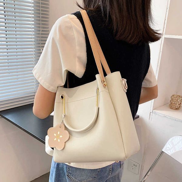 advanced sense bag summer commuting large capacity one shoulder messenger bag versatile portable bucket, Silver
advanced sense bag summer commuting large capacity one shoulder messenger bag versatile portable bucket, Silver