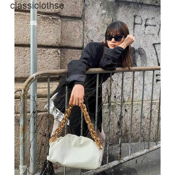 designer bottegis venetas shoulder bags online store real leather thick chain cloud spring 2022 new star song
designer bottegis venetas shoulder bags online store real leather thick chain cloud spring 2022 new star song