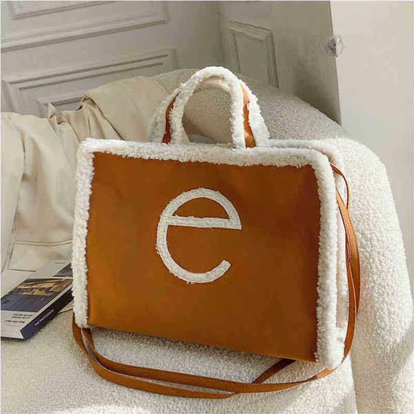 designer autumn and winter totes women's crossbody bag single shoulder messenger tote bag fashion lamb cashmere splicing plush handbag
designer autumn and winter totes women's crossbody bag single shoulder messenger tote bag fashion lamb cashmere splicing plush handbag