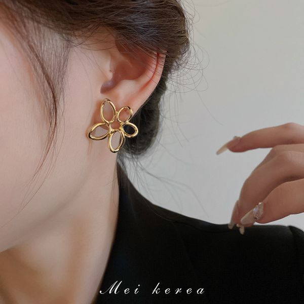 s3266 fashion jewelry s925 silver needle stud earrings for women hollow out flower earrings, Golden;silver
s3266 fashion jewelry s925 silver needle stud earrings for women hollow out flower earrings, Golden;silver