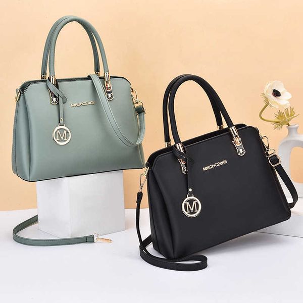 middle aged bag fashion atmosphere hand mother's large capacity one shoulder messenger bag, Silver
middle aged bag fashion atmosphere hand mother's large capacity one shoulder messenger bag, Silver