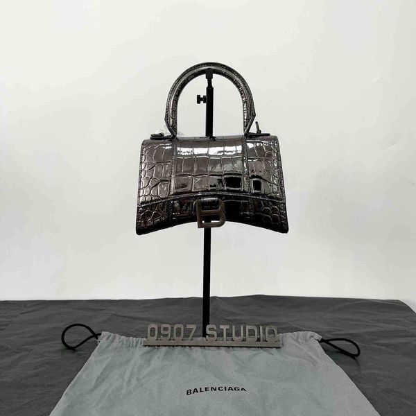 designer handbags balenciga hourglass bags black silver imitation crocodile leather xs messenger portable bag
designer handbags balenciga hourglass bags black silver imitation crocodile leather xs messenger portable bag