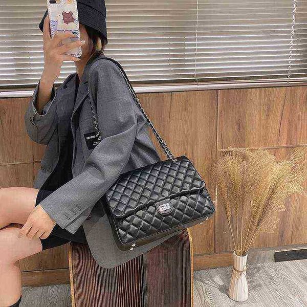 brand designer hands new korean version of large-capacity rhombic chain shoulder fashion all-match messenger g220426a93i
brand designer hands new korean version of large-capacity rhombic chain shoulder fashion all-match messenger g220426a93i