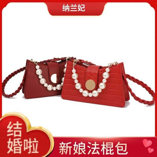 pearl chain premium red wedding bag bride's armpit french stick, Silver
pearl chain premium red wedding bag bride's armpit french stick, Silver