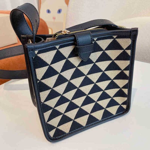 shopping bags triangle print small tote bag women crossbody bags fashion handbag designer female purses 220510
shopping bags triangle print small tote bag women crossbody bags fashion handbag designer female purses 220510