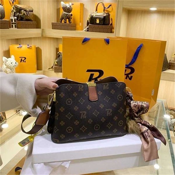 60% off 2023 designer bag glory autumn and winter high-quality large capacity portable messenger
60% off 2023 designer bag glory autumn and winter high-quality large capacity portable messenger