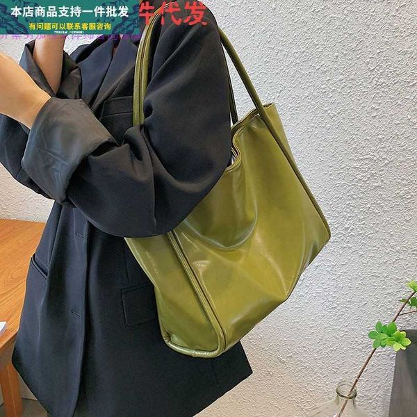 one shoulder bag fashion commuter big feeling care large capacity women spring versatile, Silver
one shoulder bag fashion commuter big feeling care large capacity women spring versatile, Silver