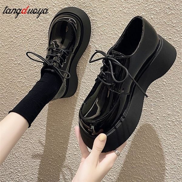 sepatu platform bersol tebal tren gaya inggris sepatu wanita kasual sederhana platform sneakers chunky wanita sepatu bot elastis wanita 2206, Black
sepatu platform bersol tebal tren gaya inggris sepatu wanita kasual sederhana platform sneakers chunky wanita sepatu bot elastis wanita 2206, Black