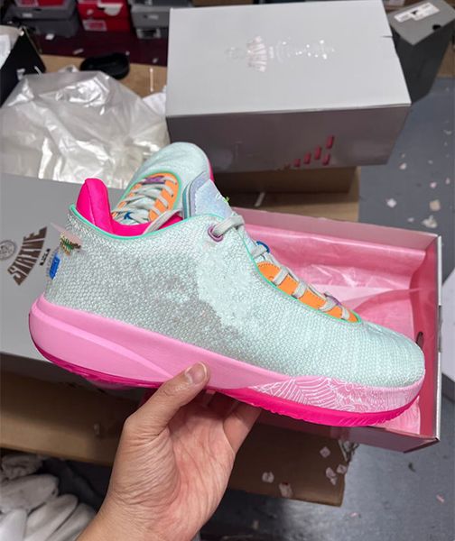 lebrons 20 time machine men basketball shoe 2022 20s bred barely green pink purple pulse black multi-color men sneakers with box size 40-46
lebrons 20 time machine men basketball shoe 2022 20s bred barely green pink purple pulse black multi-color men sneakers with box size 40-46