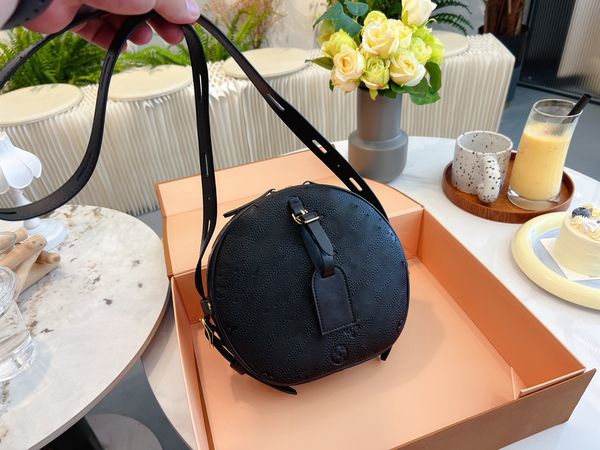 shoulder bag luxury tote purse brand handbag message bags genuine leather cluth crossbody original 5a cattlehide old flower make-up box tote
shoulder bag luxury tote purse brand handbag message bags genuine leather cluth crossbody original 5a cattlehide old flower make-up box tote