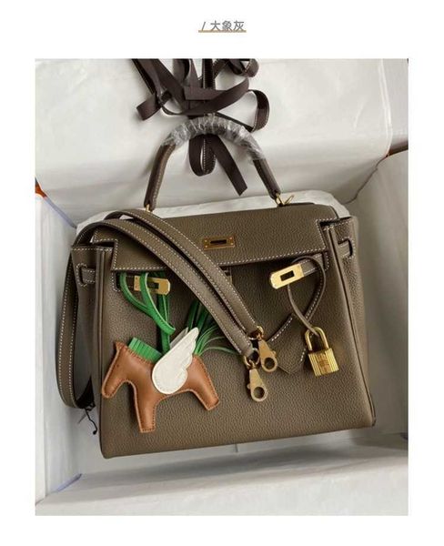 designer bags kelys 2023 new baotou layer cowhide litchi pattern lock buckle portable small square bag fashion casual leather women's c
designer bags kelys 2023 new baotou layer cowhide litchi pattern lock buckle portable small square bag fashion casual leather women's c