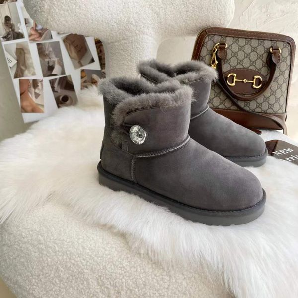 luxury designer boots warm snow boots in autumn and winter women's fashionable cashmere crystal mid boot 35-40, Black
luxury designer boots warm snow boots in autumn and winter women's fashionable cashmere crystal mid boot 35-40, Black
