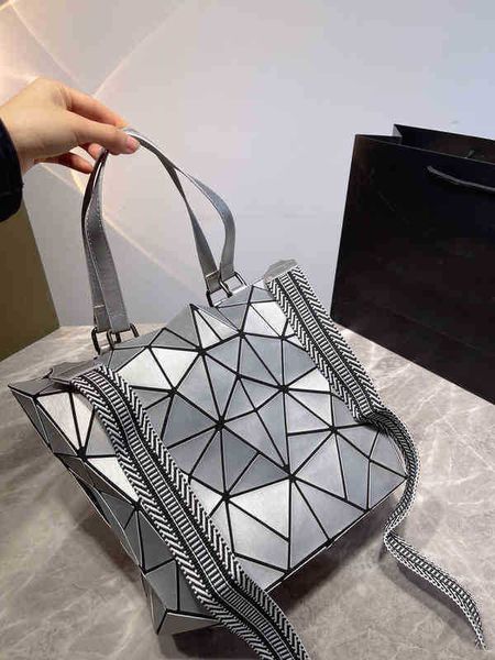 designer shopping luxury bags shoulder luminous bao fashion geometry messenger plain folding crossbody clutch tote female purses 221202
designer shopping luxury bags shoulder luminous bao fashion geometry messenger plain folding crossbody clutch tote female purses 221202
