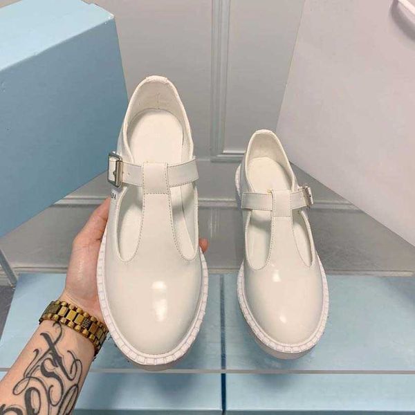 slippers sandals 's shoes baotou sandals summer fashion black thick heel sliders for women
slippers sandals 's shoes baotou sandals summer fashion black thick heel sliders for women