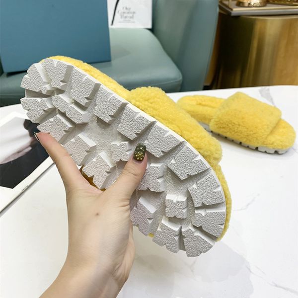 2022luxury designer senior slippers new womens fashion leather lamb wool size 35-42 cloth bag, Black
2022luxury designer senior slippers new womens fashion leather lamb wool size 35-42 cloth bag, Black