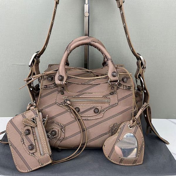 3a rivet handbags fashion crossbody bag large tote handbag women shoulder bags zipper pocket old flower letter love mirror quality real genu
3a rivet handbags fashion crossbody bag large tote handbag women shoulder bags zipper pocket old flower letter love mirror quality real genu