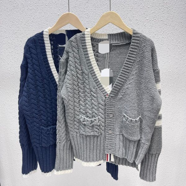 100 2022 autumn sweaters wome's v neck gray blye long sleeve brand same style women's sweaters shang, White;black
100 2022 autumn sweaters wome's v neck gray blye long sleeve brand same style women's sweaters shang, White;black