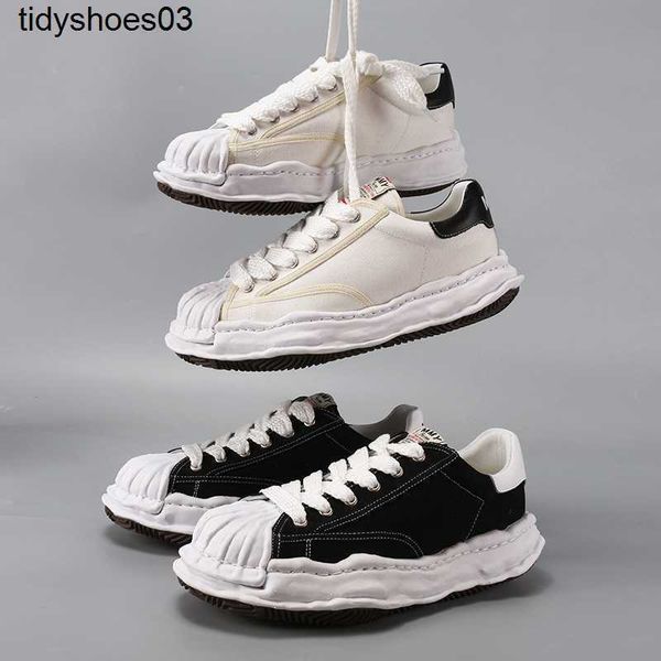 new maison mihara yasuhiro shell head dissolved shoes female yu wenle same style elevated small plate canvas shoes male, Black
new maison mihara yasuhiro shell head dissolved shoes female yu wenle same style elevated small plate canvas shoes male, Black