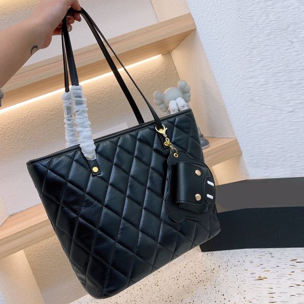 stylish letter designer shoulder bags durable large capacity handbags women portable leather totes bags
stylish letter designer shoulder bags durable large capacity handbags women portable leather totes bags