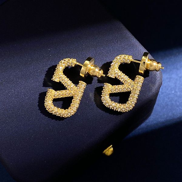 luxury v letters brand designer stud earrings for women girls 18k gold shining crystal diamond elegant ear rings earring party wedding jewel, Golden;silver
luxury v letters brand designer stud earrings for women girls 18k gold shining crystal diamond elegant ear rings earring party wedding jewel, Golden;silver