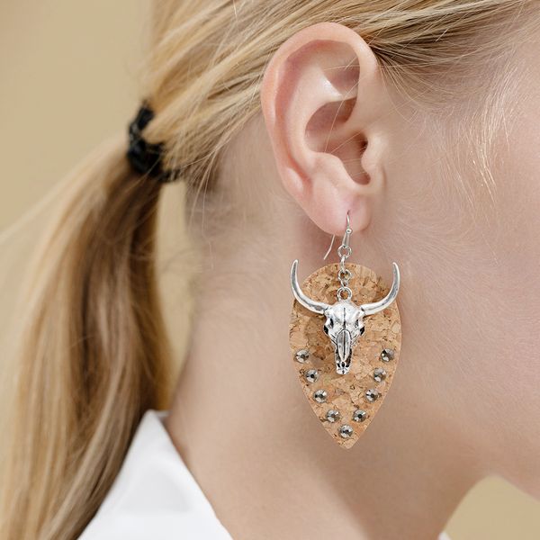 s3275 dangle western cowboy earrings for women cow head pendant rhinestone exotic style pu leather earrings, Silver
s3275 dangle western cowboy earrings for women cow head pendant rhinestone exotic style pu leather earrings, Silver
