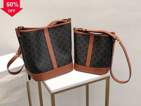 designer bag triumphal arch old flower bucket layer leather shopping bag lisa same large capacity one shoulder messenger factory direct
designer bag triumphal arch old flower bucket layer leather shopping bag lisa same large capacity one shoulder messenger factory direct