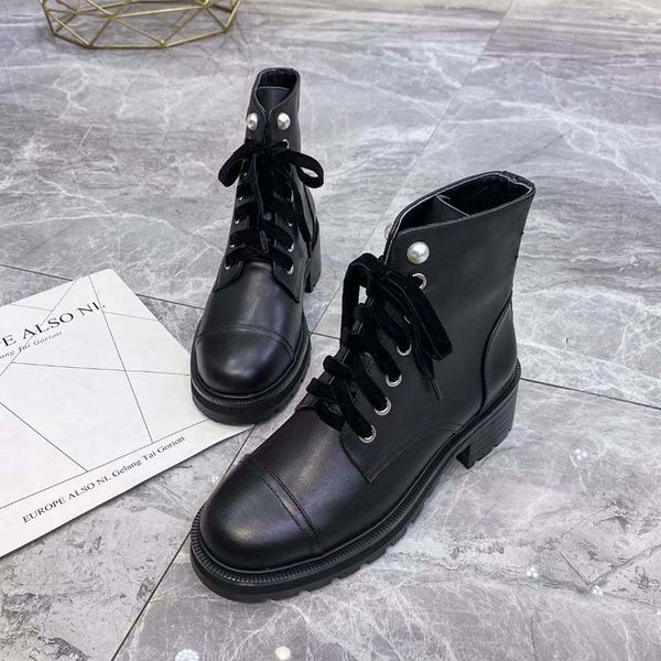 autumn winter ankle boots for women genuine leather round toe lace-up fashion brand ladies martin boot 2022 new casual shoes 35-41, Black
autumn winter ankle boots for women genuine leather round toe lace-up fashion brand ladies martin boot 2022 new casual shoes 35-41, Black