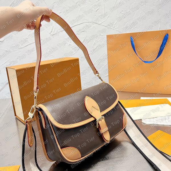 10a tier quality luxury designer 25cm small diane flap bag women real leather canvas qulited handbag crossbody shoulder brown bag embroidere
10a tier quality luxury designer 25cm small diane flap bag women real leather canvas qulited handbag crossbody shoulder brown bag embroidere
