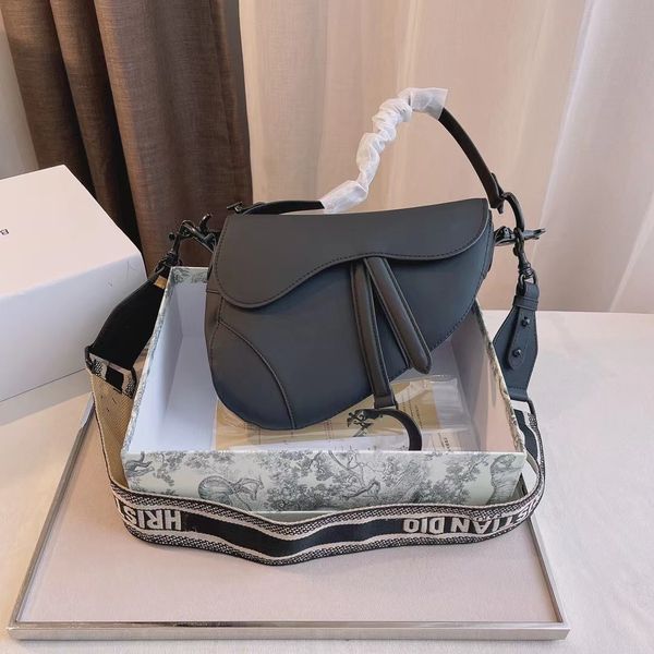 handbag saddles bag with strap designer bag backpacks tote wallet magnetic metal pendant purses 5a shoulder bags womens crossbody handbags
handbag saddles bag with strap designer bag backpacks tote wallet magnetic metal pendant purses 5a shoulder bags womens crossbody handbags