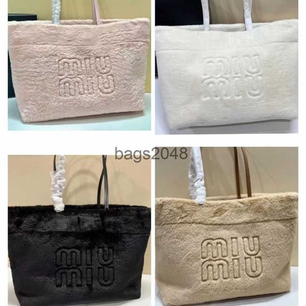 miumius designer evening bags autumn winter new fashion brand cute candy color large capacity commuter bag one shoulder handheld wool tote h
miumius designer evening bags autumn winter new fashion brand cute candy color large capacity commuter bag one shoulder handheld wool tote h