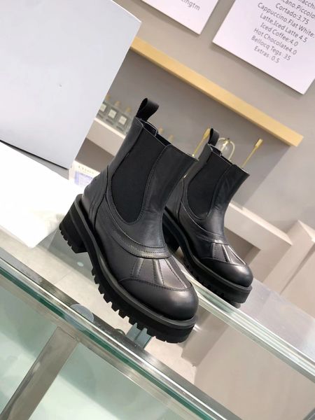 classic women's designer boots made of genuine leather luxurious leather with elastic side panels shiny recycled rubber lug sole and la, Black
classic women's designer boots made of genuine leather luxurious leather with elastic side panels shiny recycled rubber lug sole and la, Black