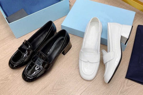 brand casual shoes in the autumn of 2022 the new p family leather round head one foot metal triangular buckle size 35-40, Black
brand casual shoes in the autumn of 2022 the new p family leather round head one foot metal triangular buckle size 35-40, Black