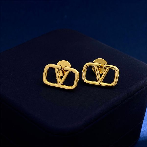 famous v brand designer stud earrings for women girls 18k gold luxury elegant earring ear rings party wedding jewelry gift, Golden;silver
famous v brand designer stud earrings for women girls 18k gold luxury elegant earring ear rings party wedding jewelry gift, Golden;silver