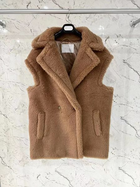 camel mmax teddy alpaca fur women vests short style wool coat lapel neck button cashmere lining, Black;white
camel mmax teddy alpaca fur women vests short style wool coat lapel neck button cashmere lining, Black;white
