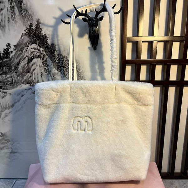 totes miumbbag retro cute tote bag winter plush shopping bags women letter handbag designer bag purse 221018
totes miumbbag retro cute tote bag winter plush shopping bags women letter handbag designer bag purse 221018