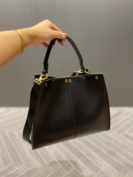 2022 new designer women luxury fen fashion peekaboo handbag cattlehide tote bags shoulder bag
2022 new designer women luxury fen fashion peekaboo handbag cattlehide tote bags shoulder bag