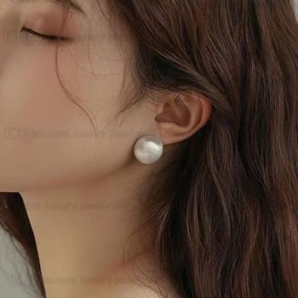 luxury pattern designer jewelry charm earrings simple smooth surface ear studs for women lady gold plated silver eometric famous ladies gold, Golden
luxury pattern designer jewelry charm earrings simple smooth surface ear studs for women lady gold plated silver eometric famous ladies gold, Golden
