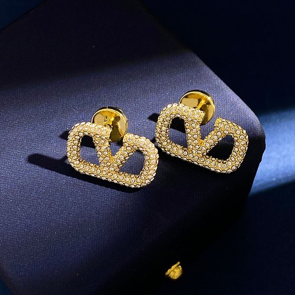 luxury v letters brand designer stud earrings for women girls 18k gold shining crystal diamond retro vintage charm elegant ol ear rings earr, Golden;silver
luxury v letters brand designer stud earrings for women girls 18k gold shining crystal diamond retro vintage charm elegant ol ear rings earr, Golden;silver