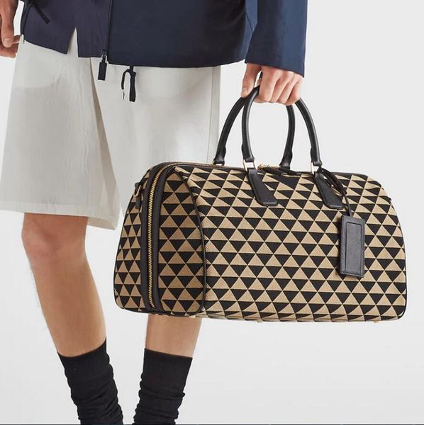 hh symbole embroidered jacquard fabric travel bags designer enameled metal triangle logo tote zipper closure metal feet luggage pouch women
hh symbole embroidered jacquard fabric travel bags designer enameled metal triangle logo tote zipper closure metal feet luggage pouch women