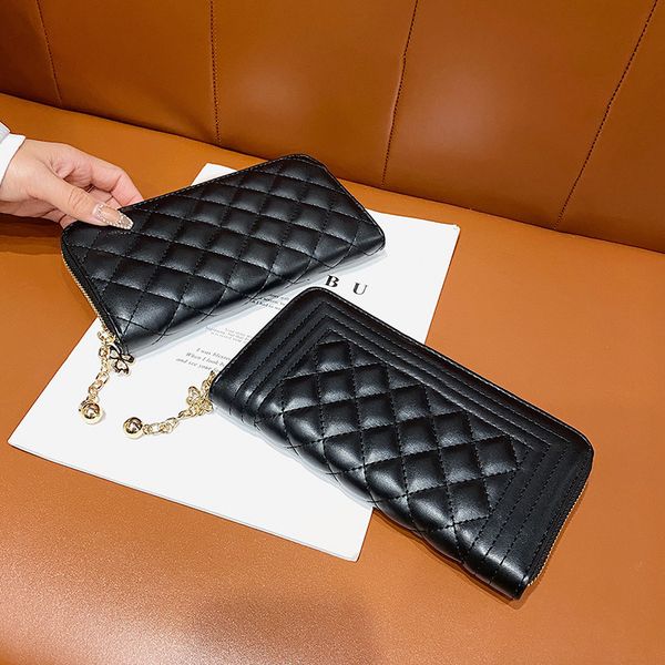 2022 new long wallet zipper purse ladies fashion multi-card hand holding purse, Red;black
2022 new long wallet zipper purse ladies fashion multi-card hand holding purse, Red;black