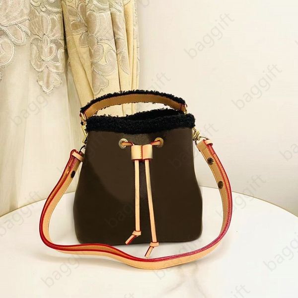 designer bag bb bag 23ss women winter tote fleece fur shearling handbag cozygram neonoe mini bucket pocket damier azur shoulder crossbody ho
designer bag bb bag 23ss women winter tote fleece fur shearling handbag cozygram neonoe mini bucket pocket damier azur shoulder crossbody ho