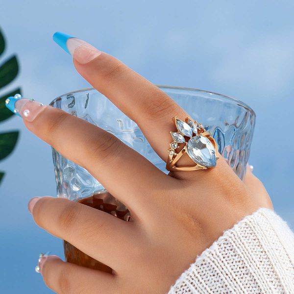 new fashionable ol style alloy crown diamond ring geometric water drop hollow single ring, Silver
new fashionable ol style alloy crown diamond ring geometric water drop hollow single ring, Silver