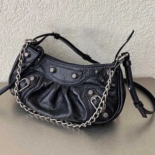 2022 new fashion designer hourglasss handbags high version b lecagole mini chain locomotive bag rivet crescent bag leather fold messenger un
2022 new fashion designer hourglasss handbags high version b lecagole mini chain locomotive bag rivet crescent bag leather fold messenger un